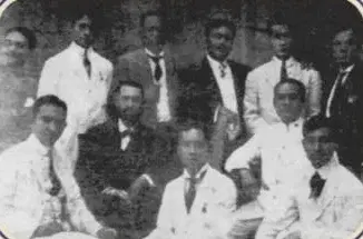 Members of the Sociedad Dental de Filipinas in a group photograph